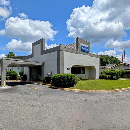 Travelodge By Wyndham Forsyth Exterior photo