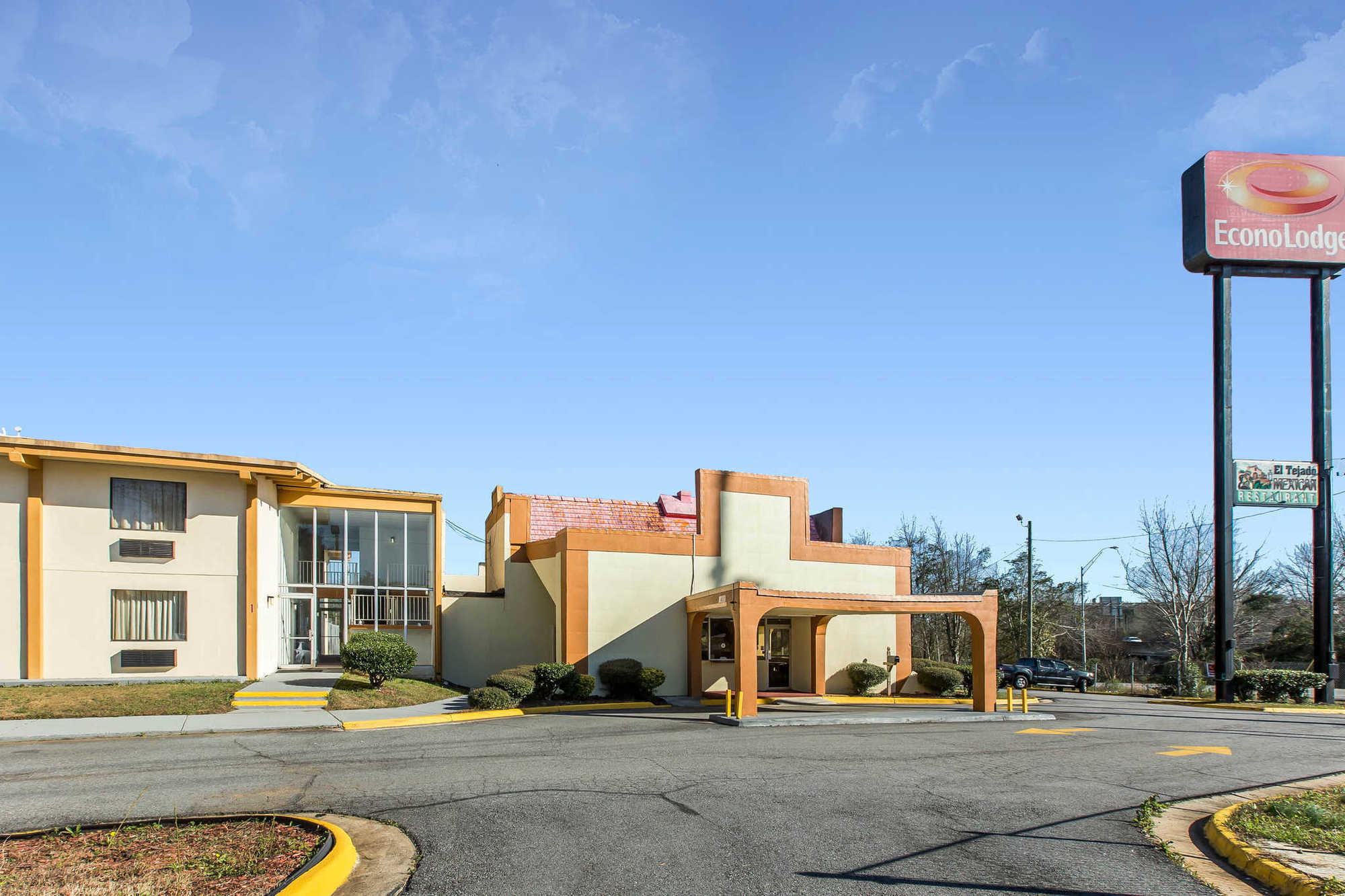 Travelodge By Wyndham Forsyth Exterior photo