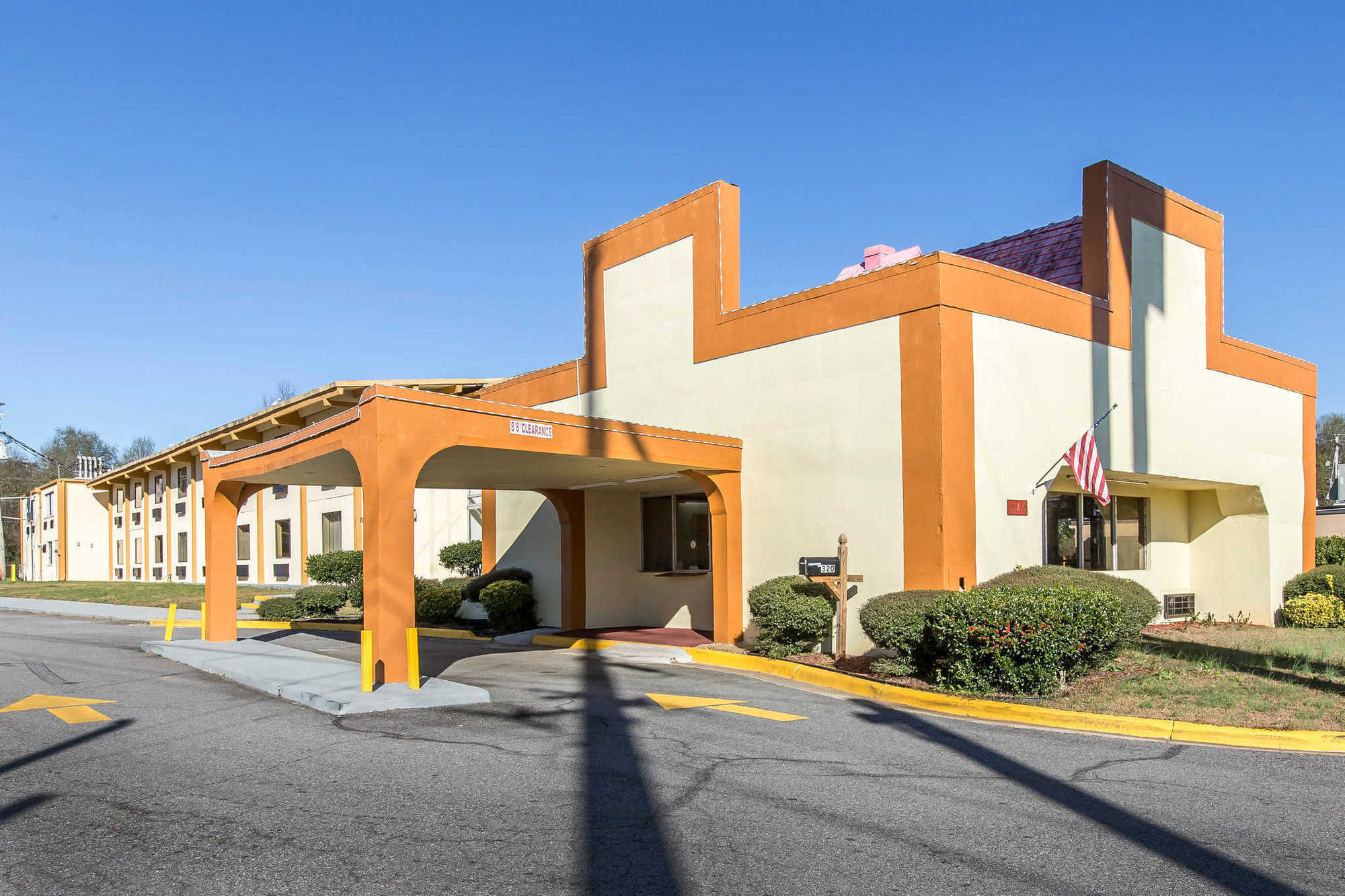 Travelodge By Wyndham Forsyth Exterior photo